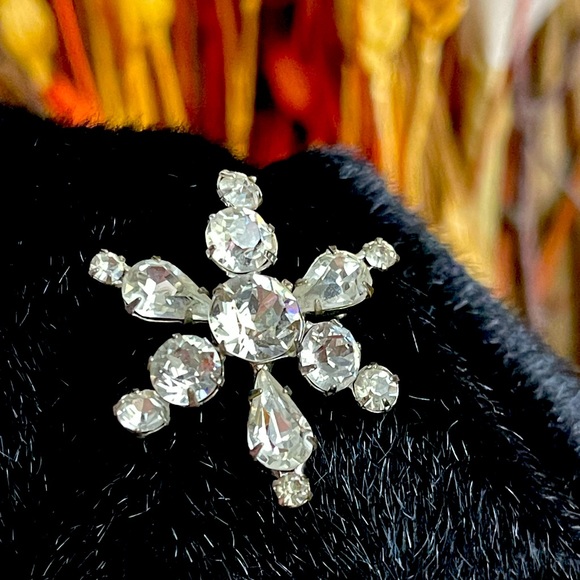 KRAMER|Vintage Snowflake Brooch Pin|Mark Kramer of NY|Clear Rhinestones|Signed - Picture 4 of 11